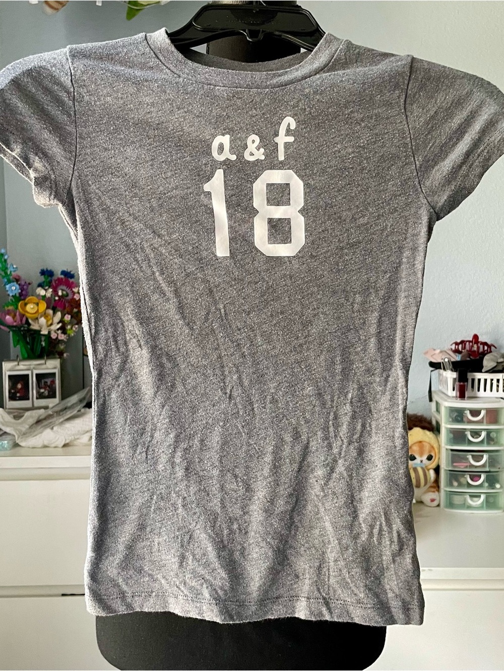 Abercrombie Kids Girls' Gray A&F '18' Graphic Tee Size Small (5/6 or 7/8) 2010